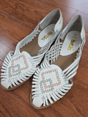 Woven White Leather Huarache Sandals with Pastel Accents Mootsies Size 8